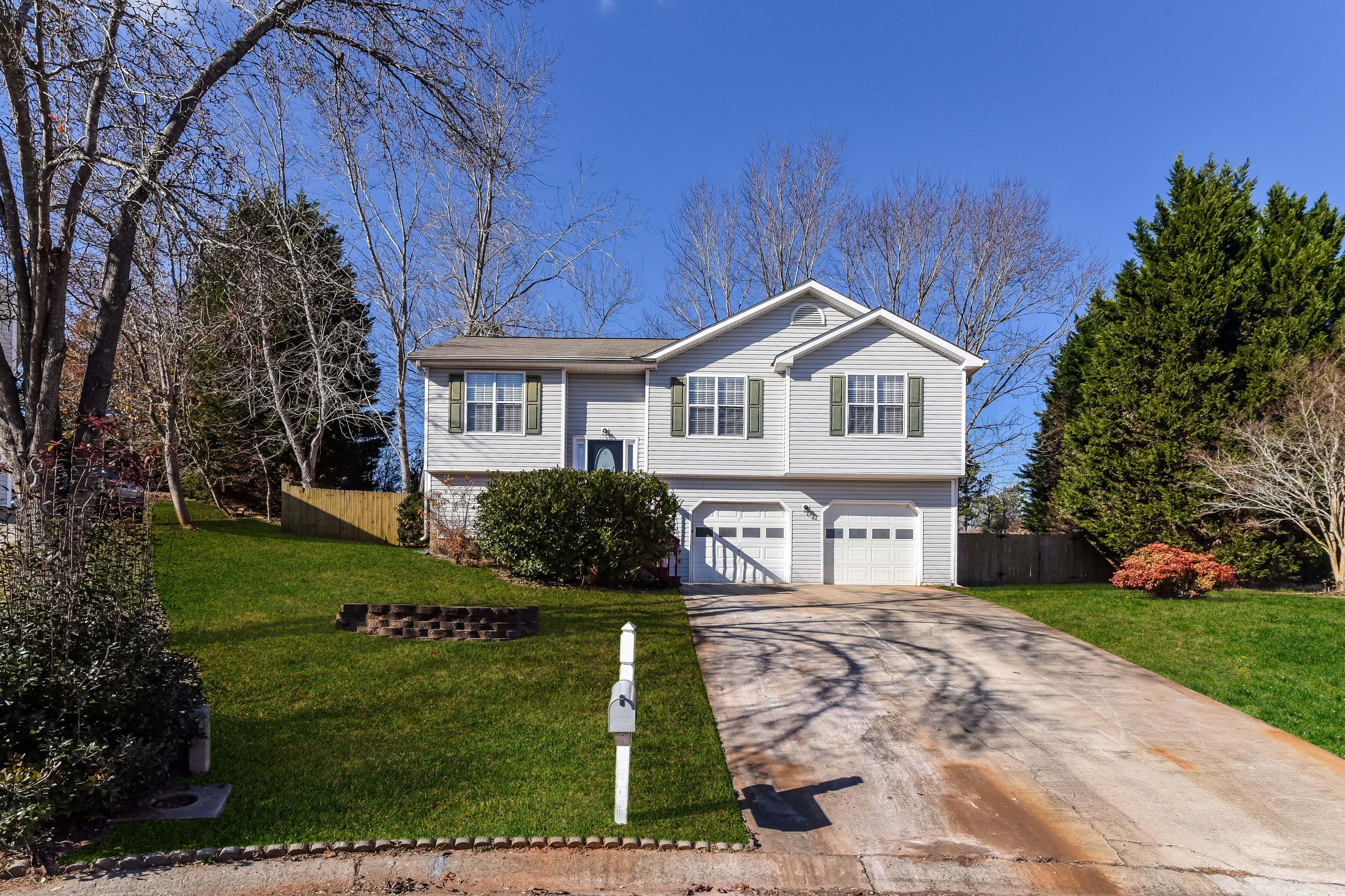 6022 Rose Ct Flowery Branch, GA 30542